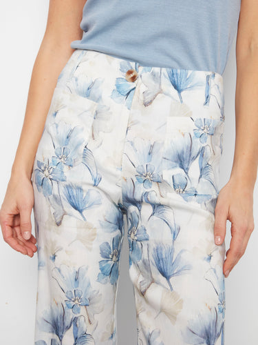 Discover the charm of patch pockets on these beautifully designed floral pants. A practical and stylish choice by Charlie B.