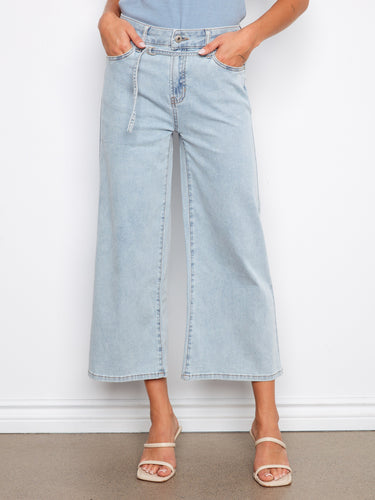 Experience comfort with the belted design of these jeans, ensuring a perfect fit every time. Light and versatile by Charlie B.