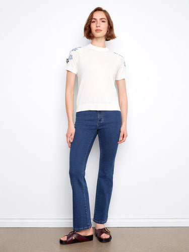 Stylish white knit top in 100% cotton, highlighted by its elegant crew neckline and short sleeves by Charlie B.