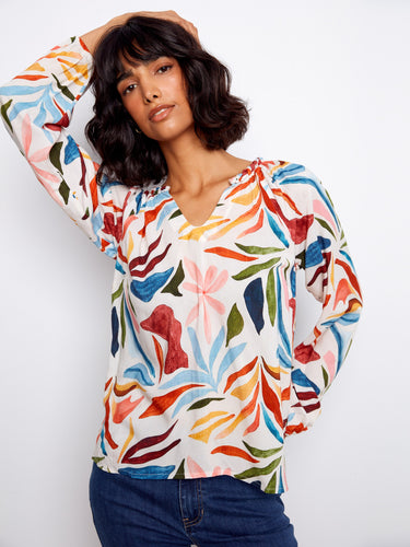 Chic blouse with raglan sleeves and multicolored print, offering both comfort and style for everyday wear by Charlie B.