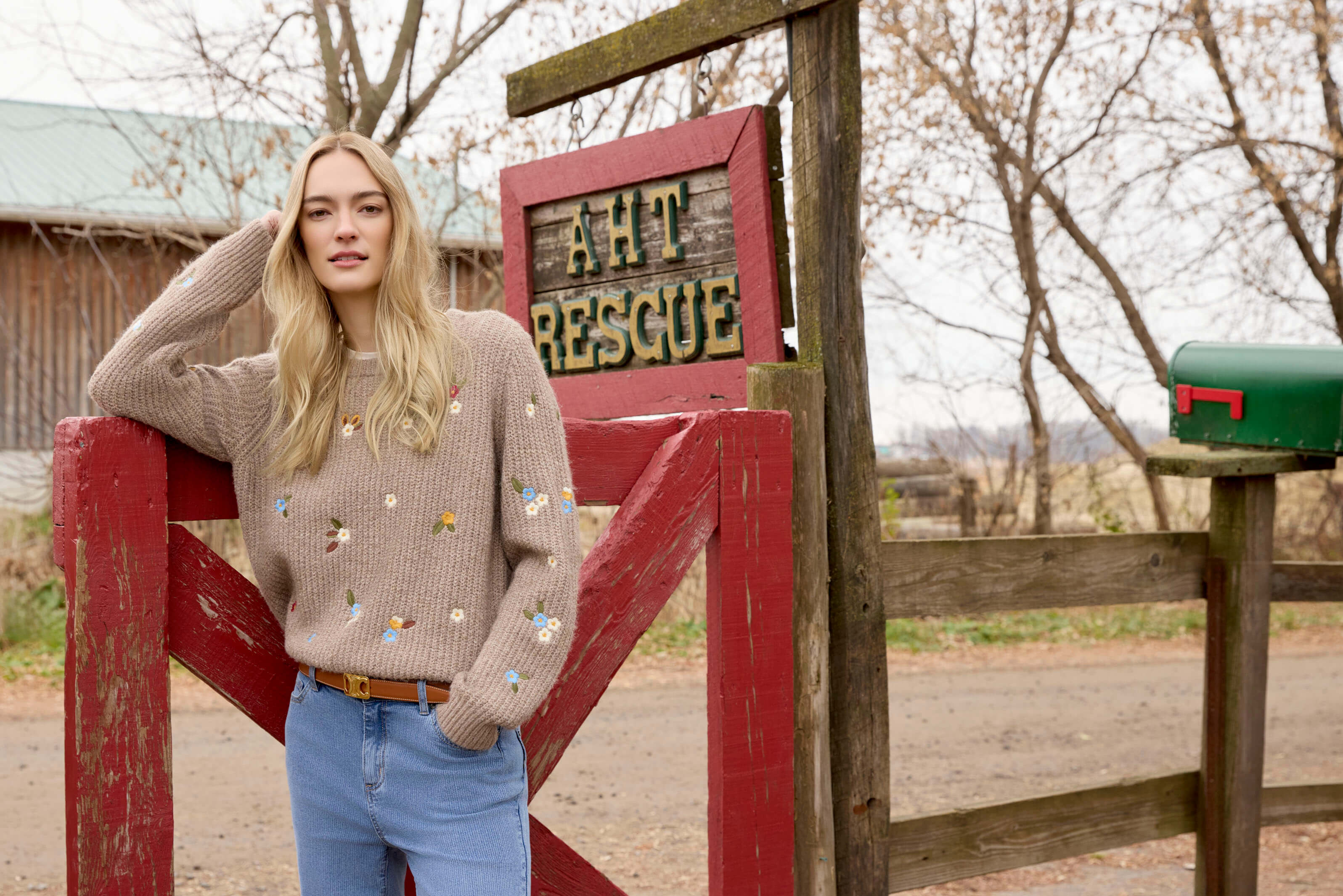 How to Pull off The Summer-to-Fall Transition: Outfits, Fabrics, and Smart Styling Tips