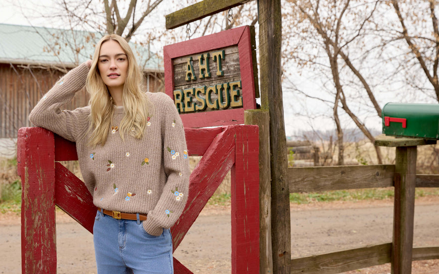 How to Pull off The Summer-to-Fall Transition: Outfits, Fabrics, and Smart Styling Tips