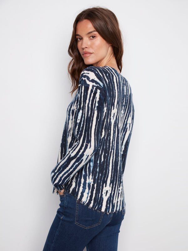 Reversible Printed Plush Sweater With Frayed Edges - Stream