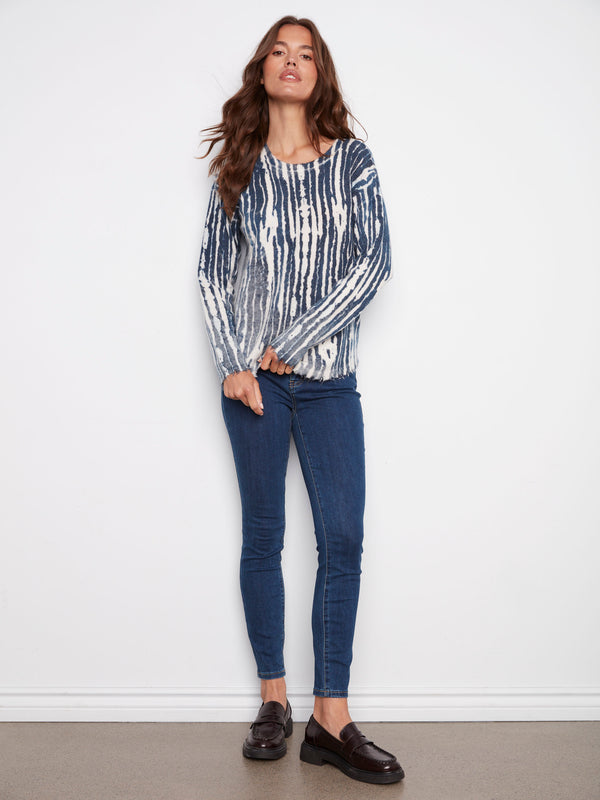 Reversible Printed Plush Sweater With Frayed Edges - Stream