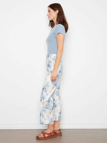 Enjoy the versatility of these wide leg floral pants, perfect for both casual outings and special occasions. Elegance redefined by Charlie B.