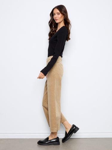 Designed with patch pockets, these pants combine functionality and style effortlessly. Perfect for casual outings by Charlie B.