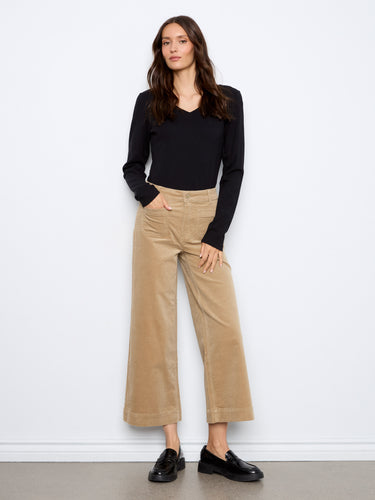 With their regular rise, these pants provide a classic fit that pairs well with any top. Elevate your wardrobe essentials by Charlie B.