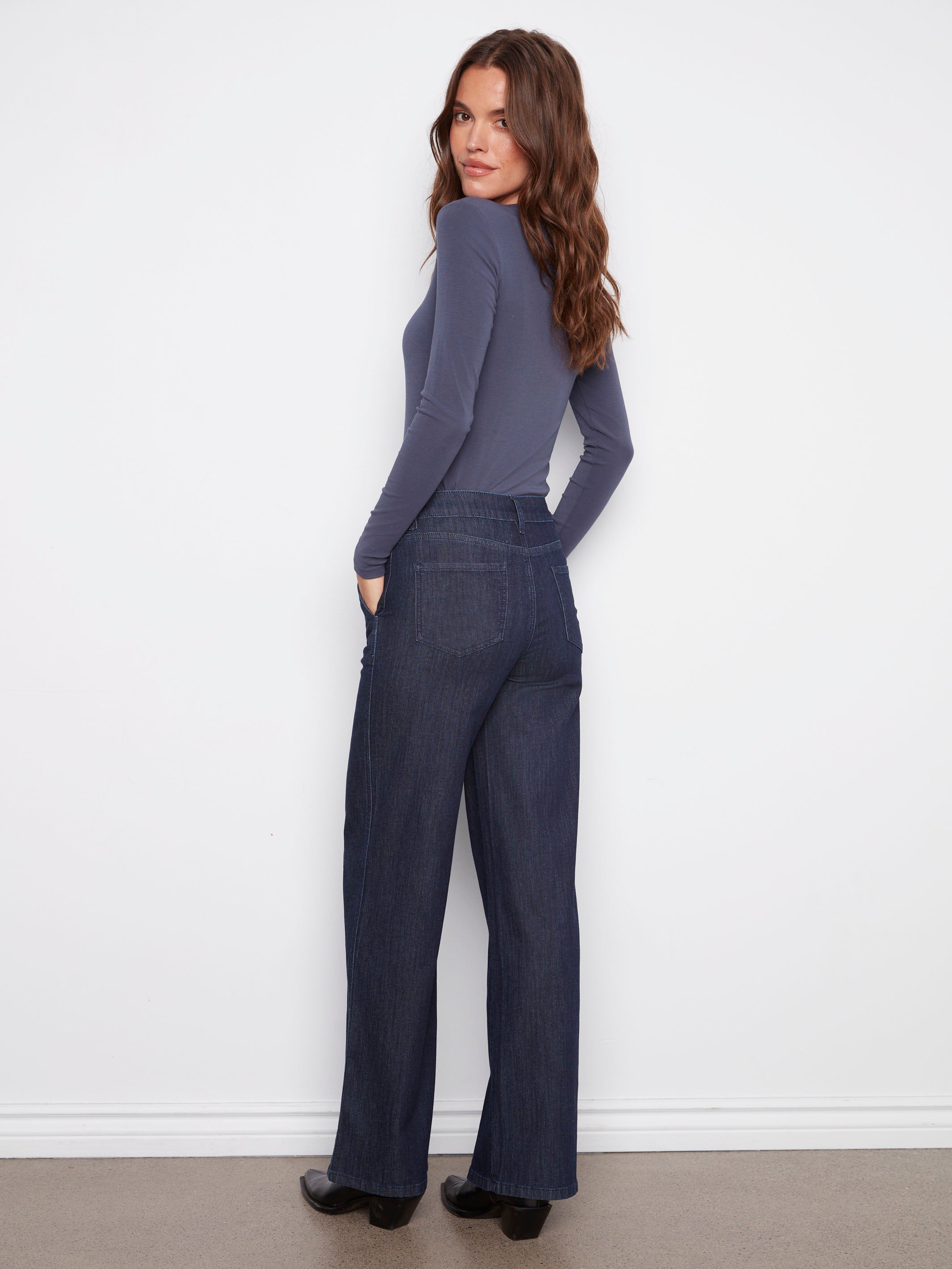 The regular rise of these jeans ensures a comfortable fit around the waist by Charlie B.