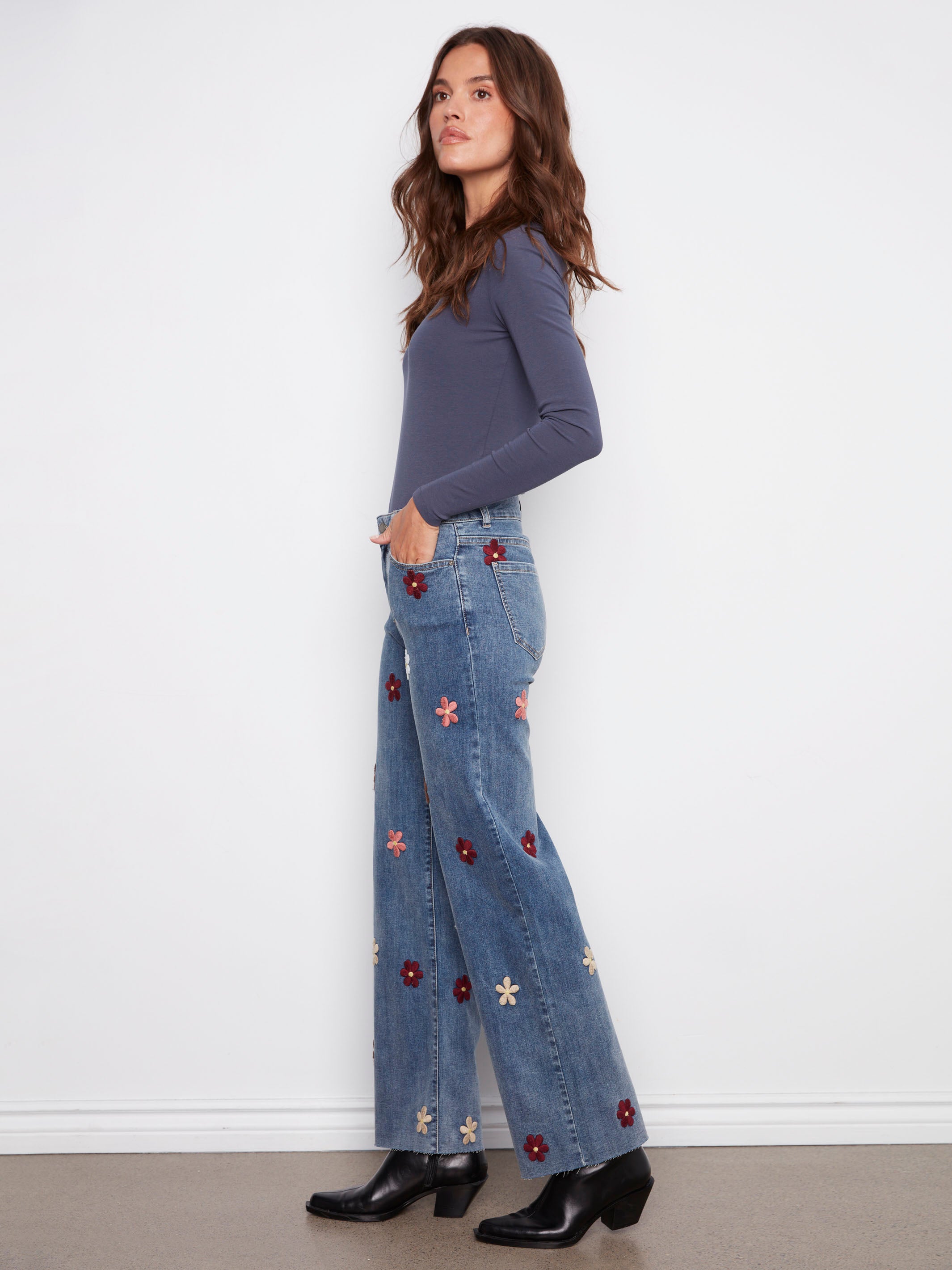 These five-pocket design jeans feature charming flower patches and a regular rise for added comfort by Charlie B.
