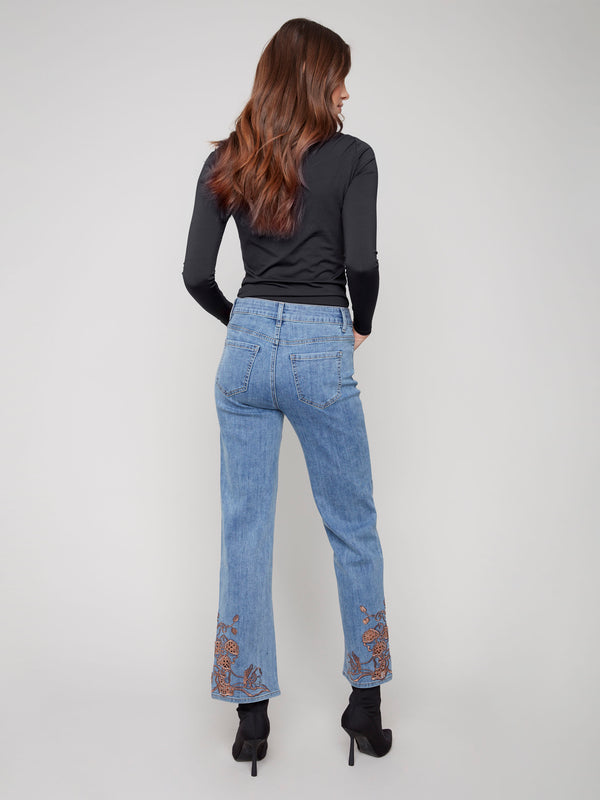 The regular rise of these medium blue jeans ensures a flattering fit with added lace details for an elegant finish by Charlie B.