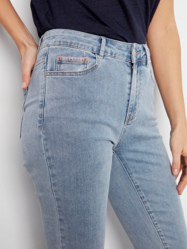 Regular rise design in these light blue jeans offers a classic silhouette and fit by Charlie B.