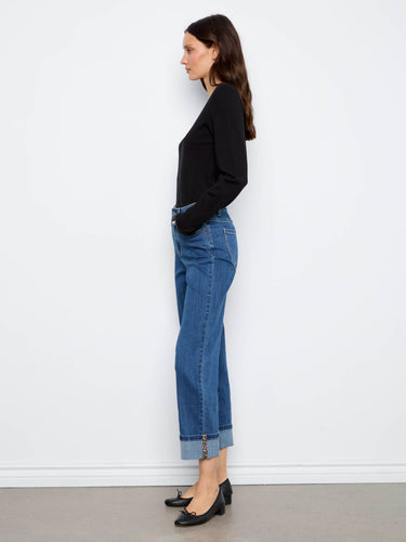 Cropped length blue jeans with a stylish five-pocket design, crafted from comfortable stretch denim by Charlie B.
