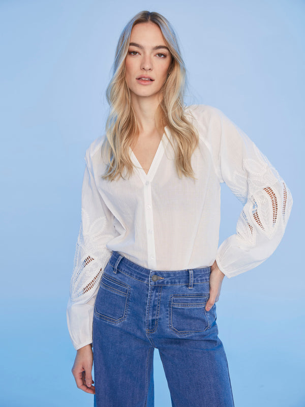 Chic white top with V-neck and detailed sleeves by Charlie B.