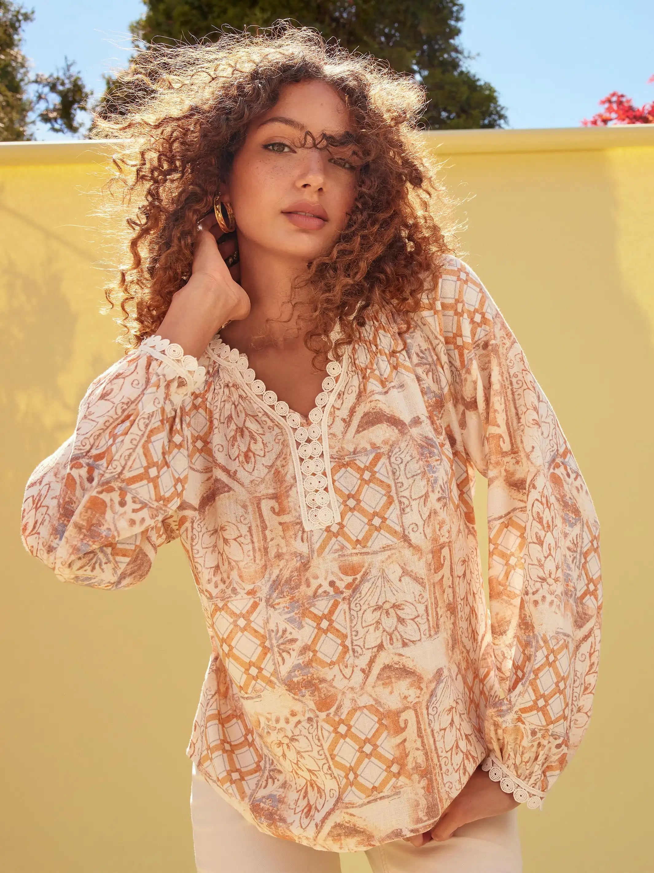 売れ筋商品|||ニューヨークコレクション カットソー トップス レディース Petite 3/4 Bell Sleeve Printed Pleat Front Y-neck Top Taupe Etch Women's Printed Raglan Blouse | Papaya | Charlie B