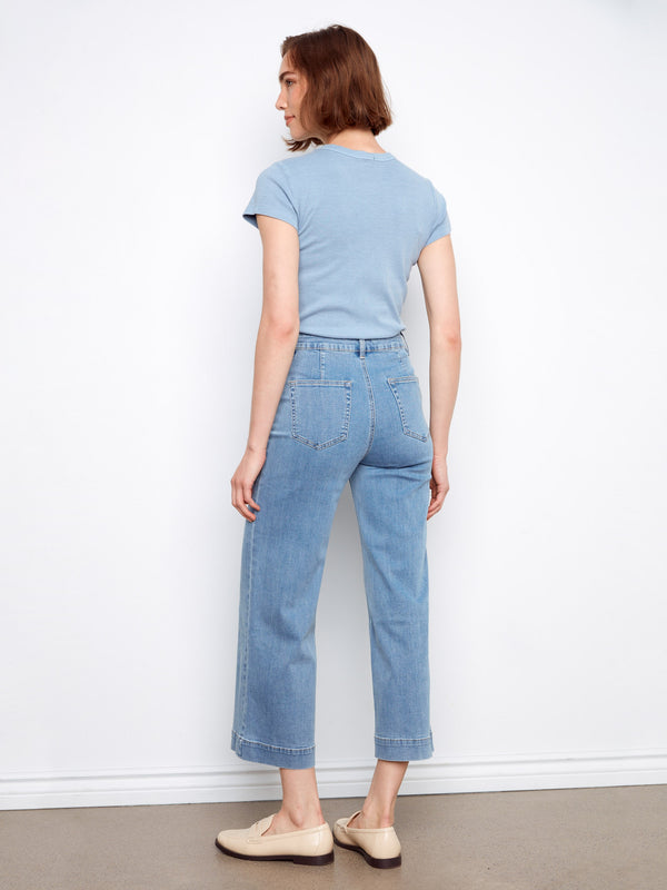 Stylish cropped length jeans made of soft stretch denim, featuring back pockets for convenience and flair by Charlie B.