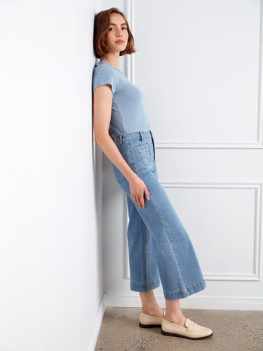 Flare fit denim jeans that combine style and comfort effortlessly. Designed with both front and back pockets by Charlie B.