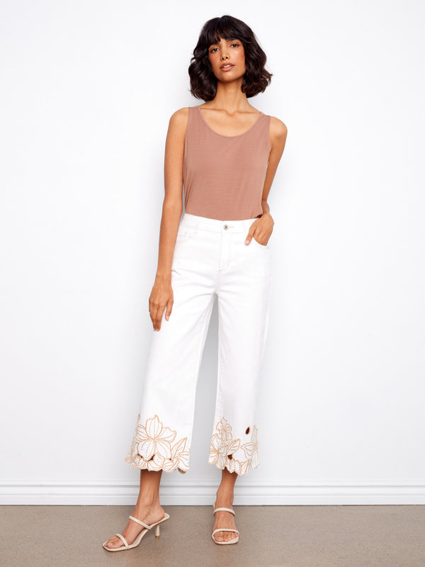 These white jeans feature a regular rise and floral embroidery, adding elegance to any look by Charlie B.