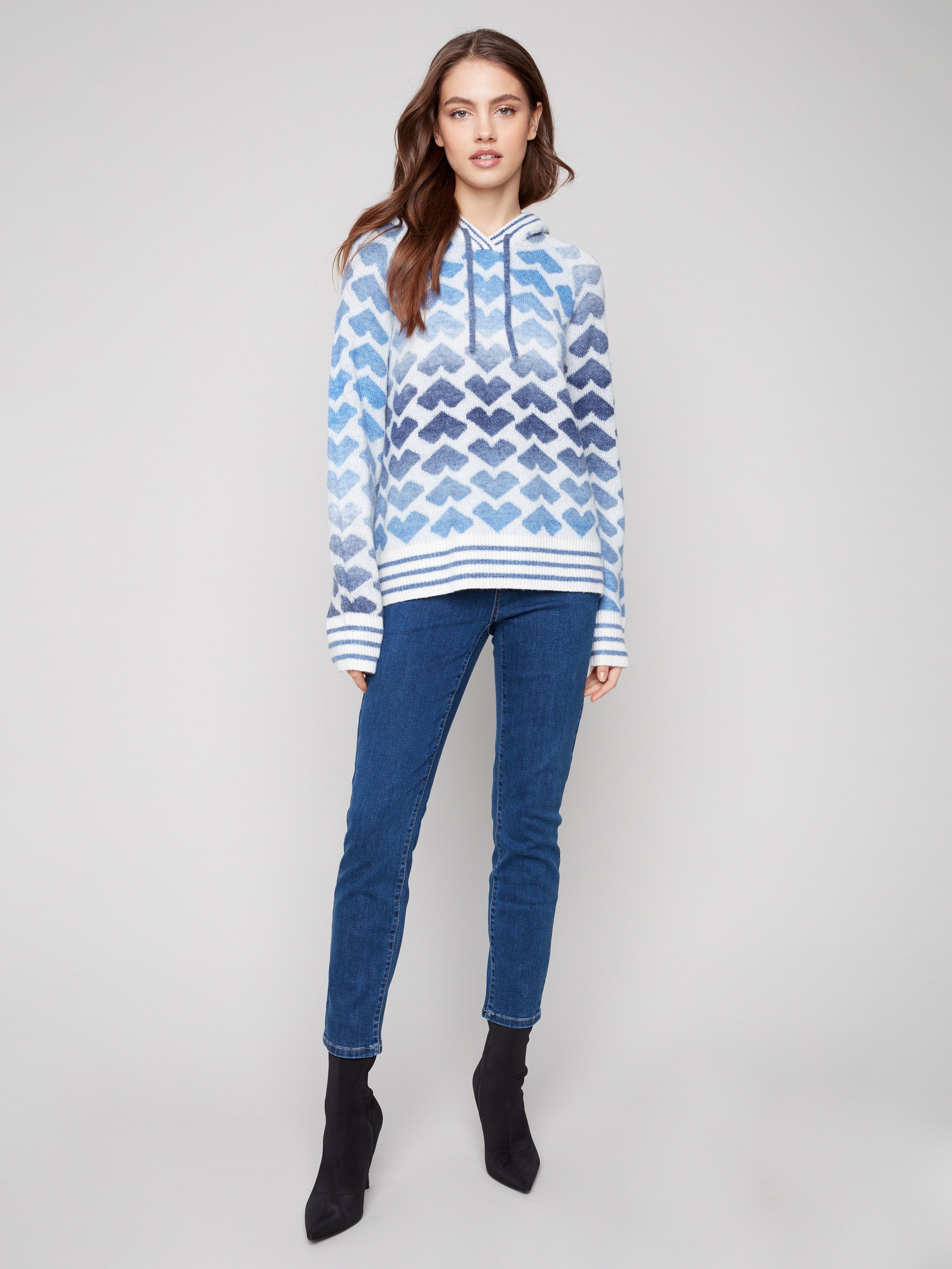Elegant sweater in blue and white with elastic ribbed cuffs, showcasing a lovely heart design by Charlie B.