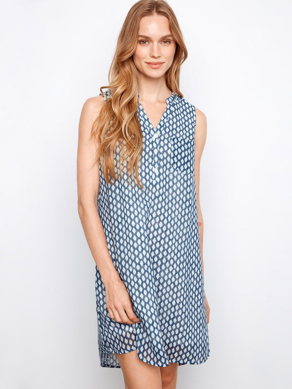 Chic sleeveless dress with a high-low hem and geometric print, ideal for summer days by Charlie B.
