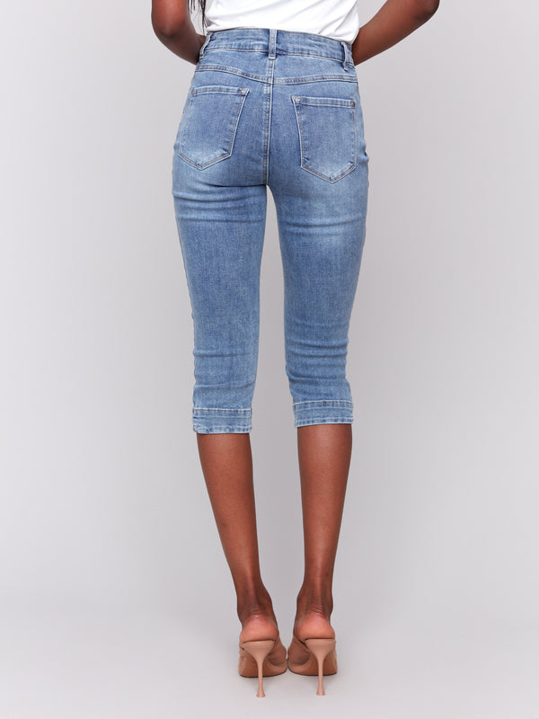 Regular rise medium blue Capri jeans that combine classic design with modern comfort by Charlie B.