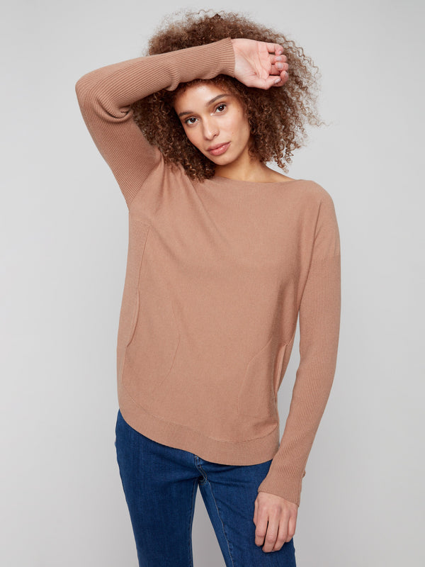 Chic sweater with side pockets, combining functionality and fashion in a warm knit by Charlie B.