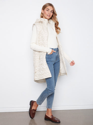 With its relaxed fit, this vest provides comfort without compromising style. A versatile addition to your wardrobe by Charlie B.