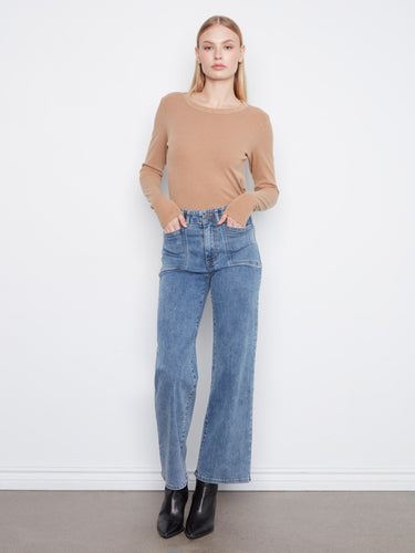 Designed with a regular rise, these jeans ensure a classic and flattering silhouette by Charlie B.