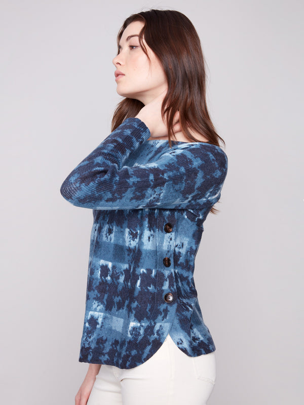 Boat neck sweater with shadow print, highlighted by its elegant ribbed sleeves design by Charlie B.