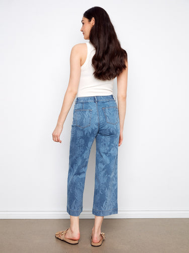 The cropped length of these jeans adds a modern touch to your wardrobe, perfect for showcasing your favorite footwear by Charlie B.