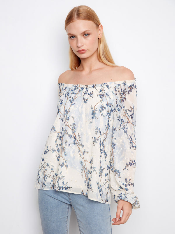 Stylish top with balloon sleeves that provide a voluminous and trendy silhouette, perfect for casual outings by Charlie B.