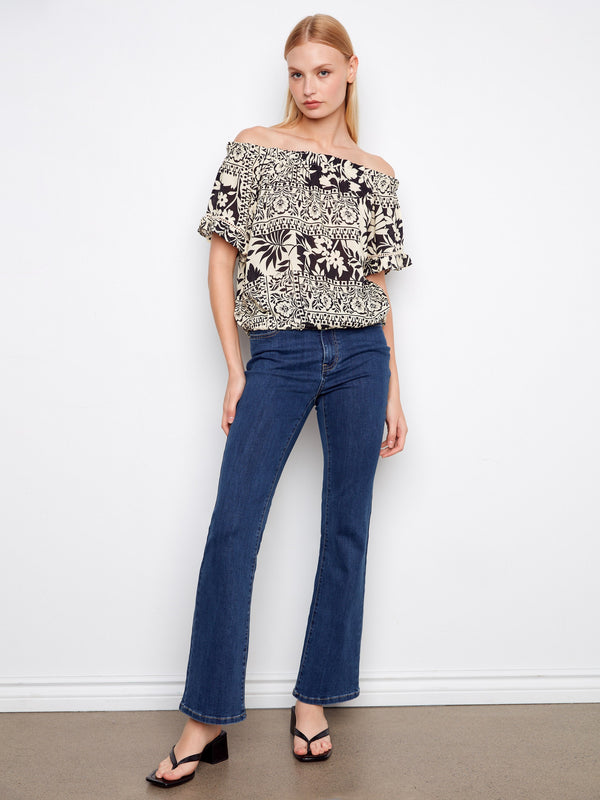 The short flutter sleeves of this top bring a playful touch to any outfit. Ideal for casual outings by Charlie B.