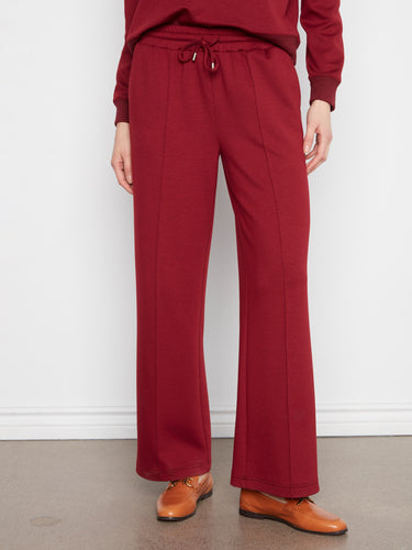 Full length trousers with front seam detail add a touch of elegance to your everyday look. Ideal for versatile styling by Charlie B.