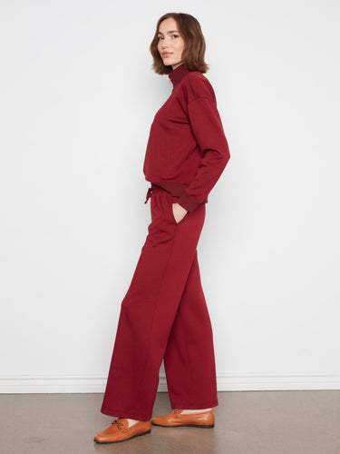 The pants come with convenient slash pockets, combining practicality with style. A wardrobe essential by Charlie B.