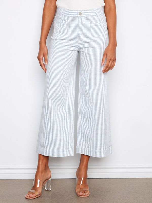 Crafted from stretch twill fabric, these pants offer comfort and style with their cropped length and back pockets by Charlie B.