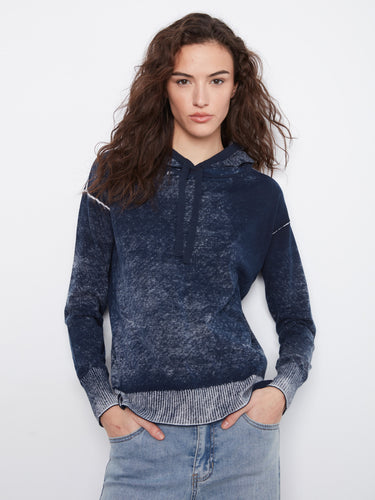 Hoodie with washed effect and ribbed cuffs, offering a comfortable fit for casual outings. Made from 100% cotton by Charlie B.