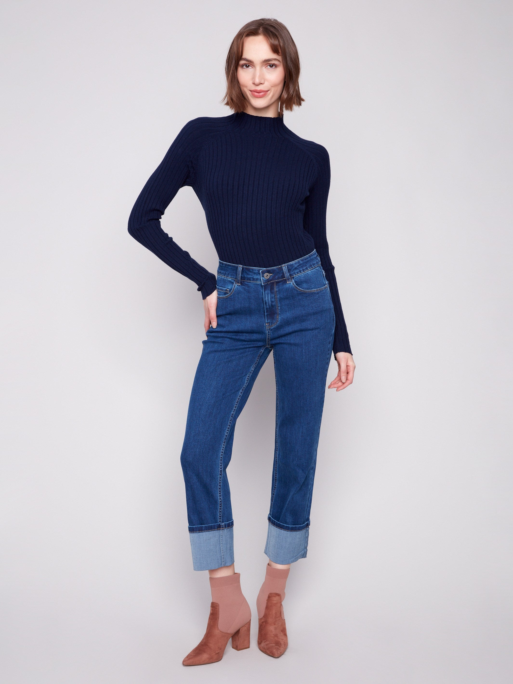 Indigo jeans with a straight fit and regular rise, crafted in stretch denim for comfort by Charlie B.