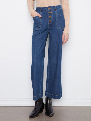 Patch pocket detailing adds a unique touch to these chic ankle-length wide leg jeans. Elegantly designed by Charlie B.
